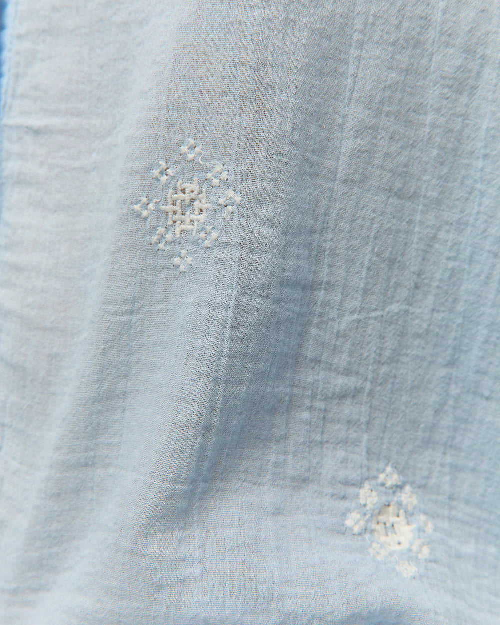 BLUSA DE GASA BORDADA