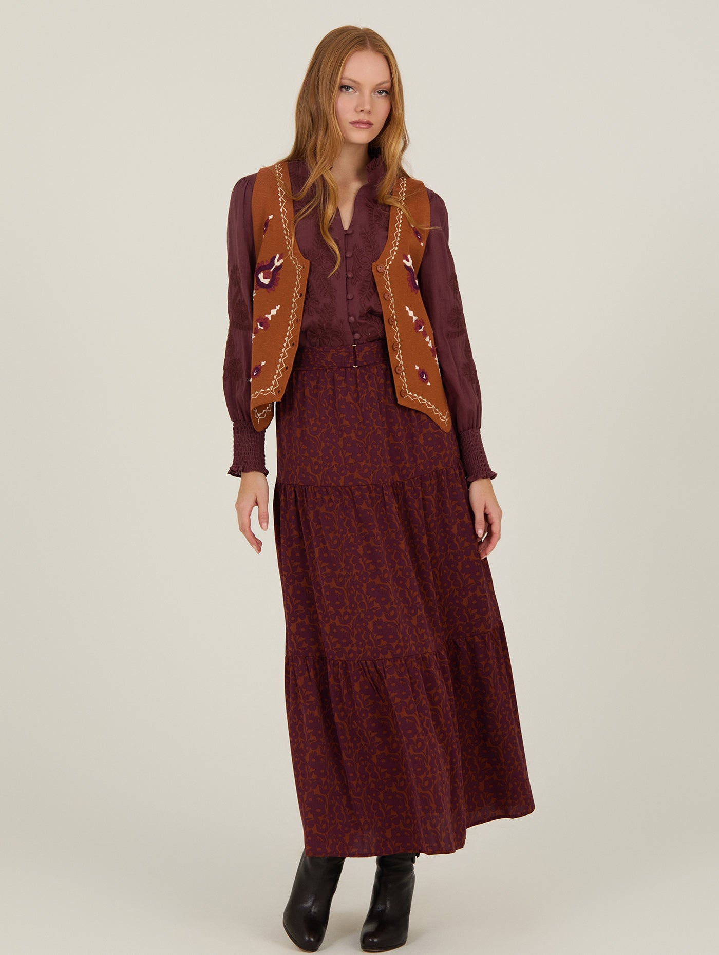 CHALECO DE PUNTO BORDADO