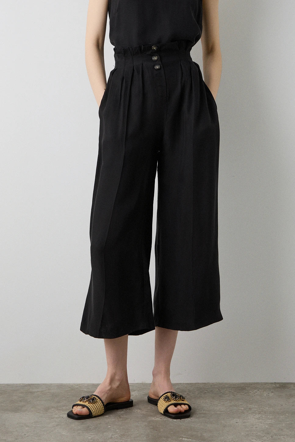 PANTALÓN CROP FRUNCIDO