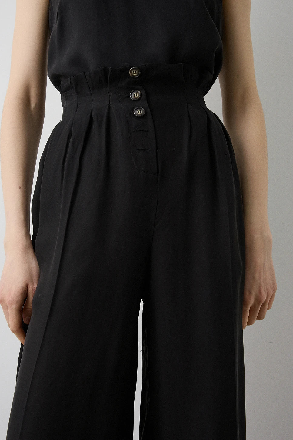PANTALÓN CROP FRUNCIDO