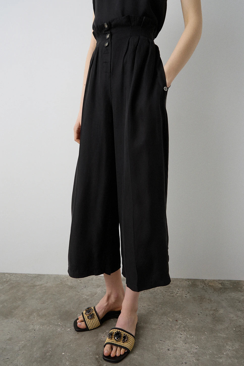 PANTALÓN CROP FRUNCIDO