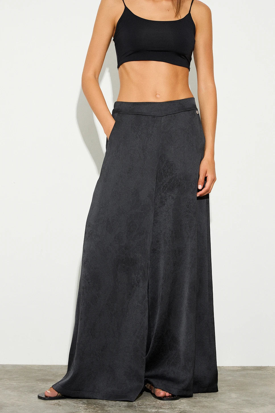 PANTALÓN WIDE LEG SATINADO