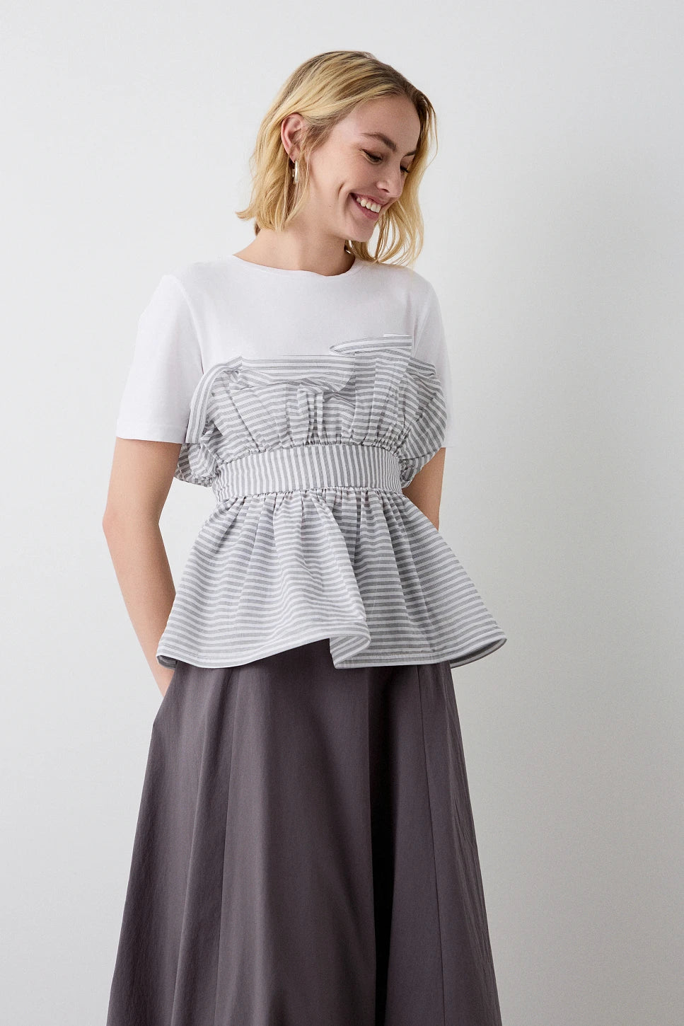 CAMISETA CON VOLANTES DE POPELÍN