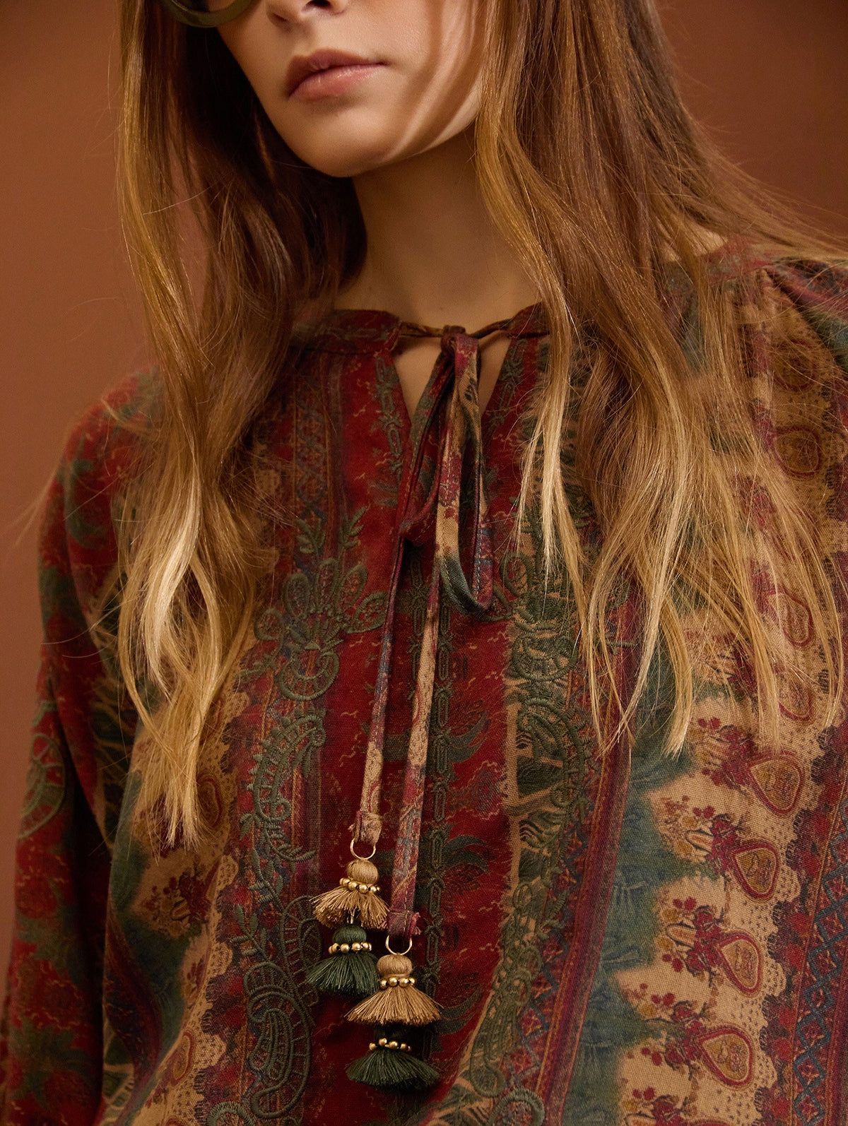 BLUSA CON ESTAMPADO ÉTNICO