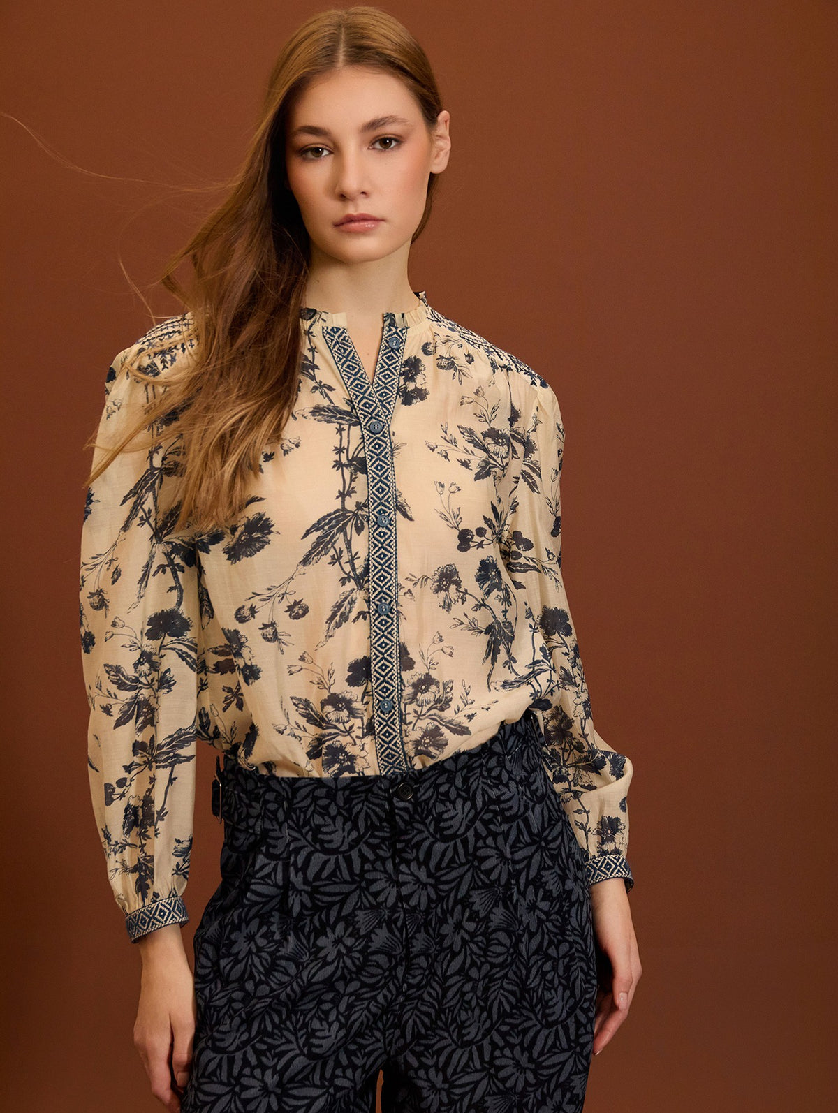 BLUSA DE ESTAMPADO FLORAL