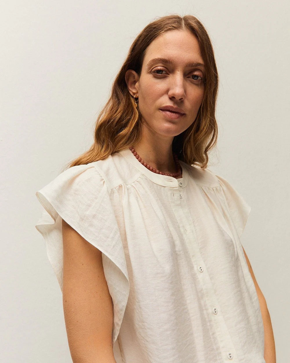 BLUSA DE LINO CON VOLANTES