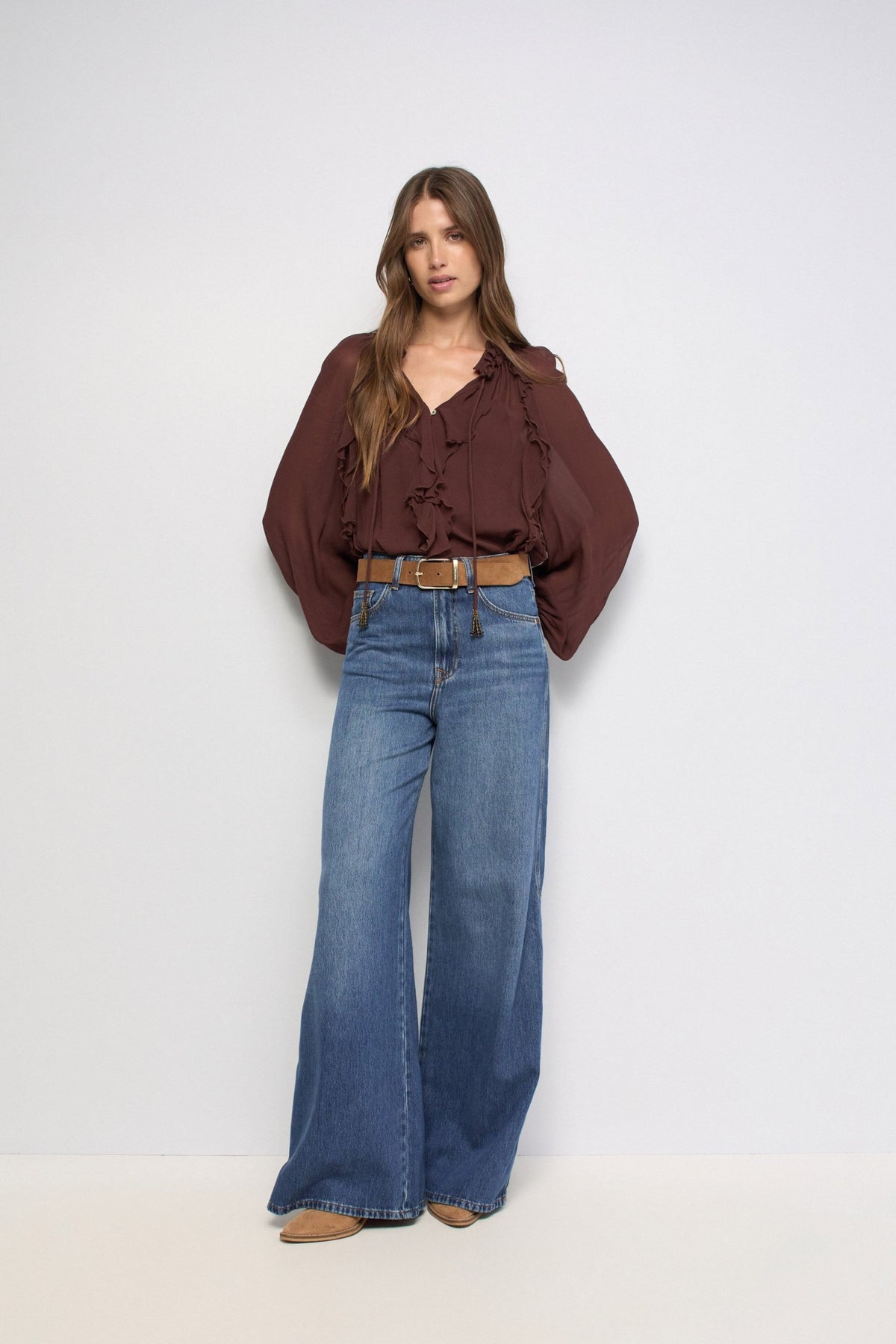 BLUSA CON VOLANTES