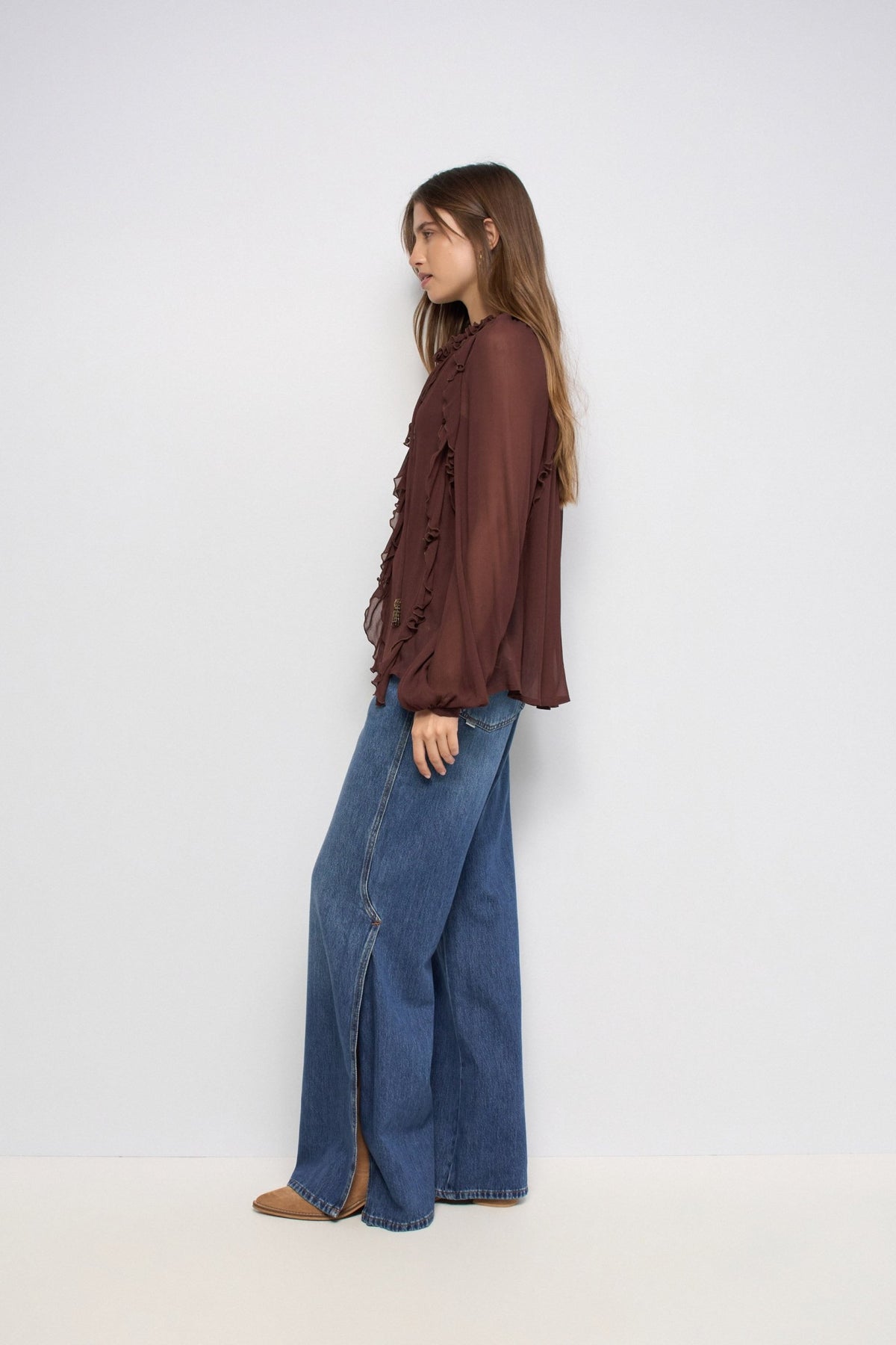 BLUSA CON VOLANTES