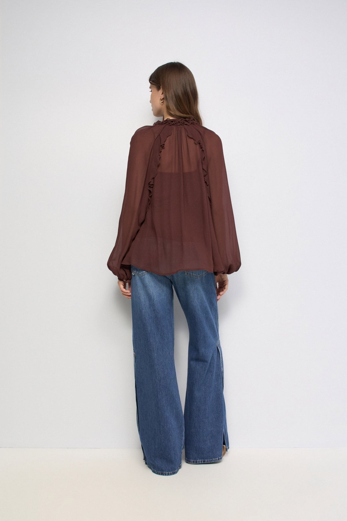BLUSA CON VOLANTES