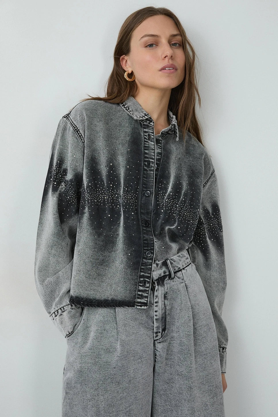 CAMISA DENIM TIE DYE CON STRASS