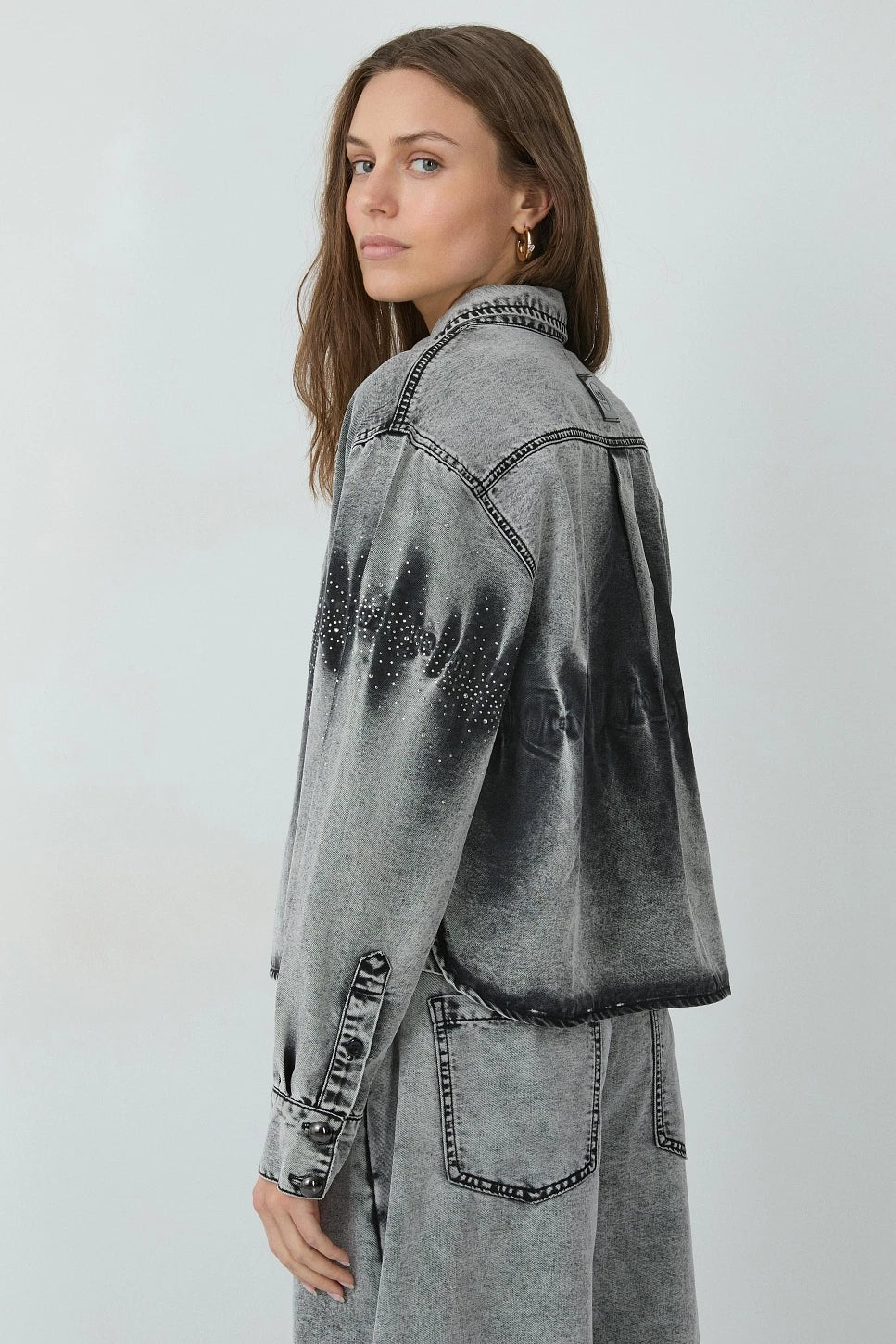 CAMISA DENIM TIE DYE CON STRASS
