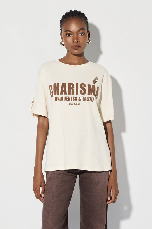 CAMISETA ESTAMPADA CON APLICACIONES