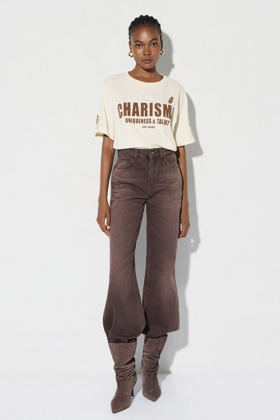 CAMISETA ESTAMPADA CON APLICACIONES