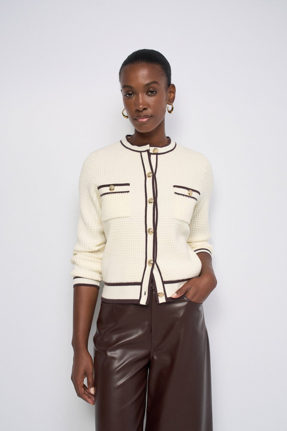 CARDIGAN CON BOTONES DORADOS