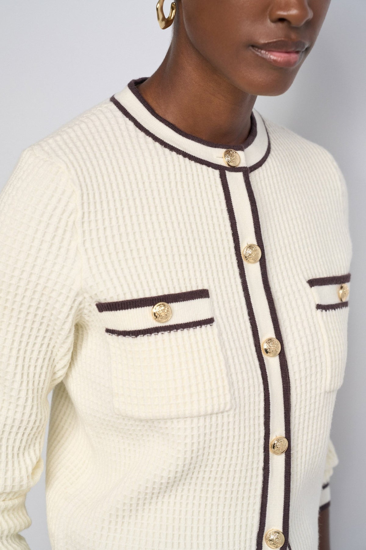 CARDIGAN CON BOTONES DORADOS