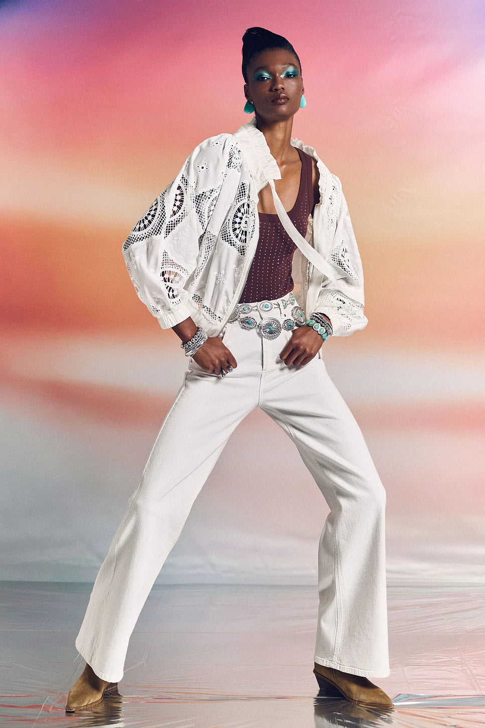 BOMBER CALADA CON BORDADOS