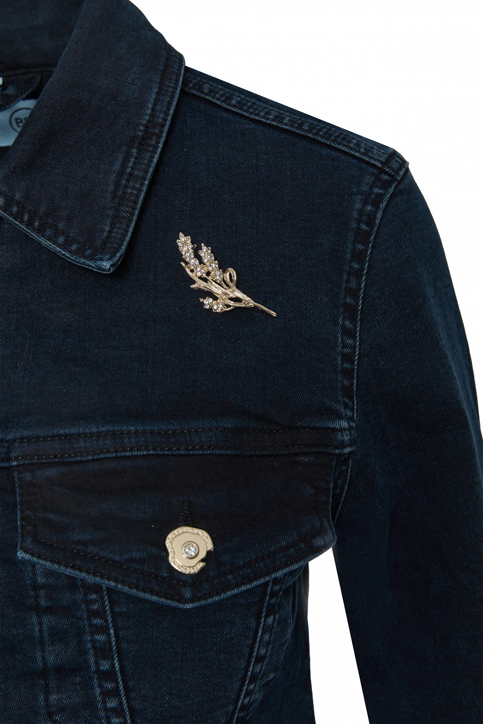 CHAQUETA DENIM CON BROCHE