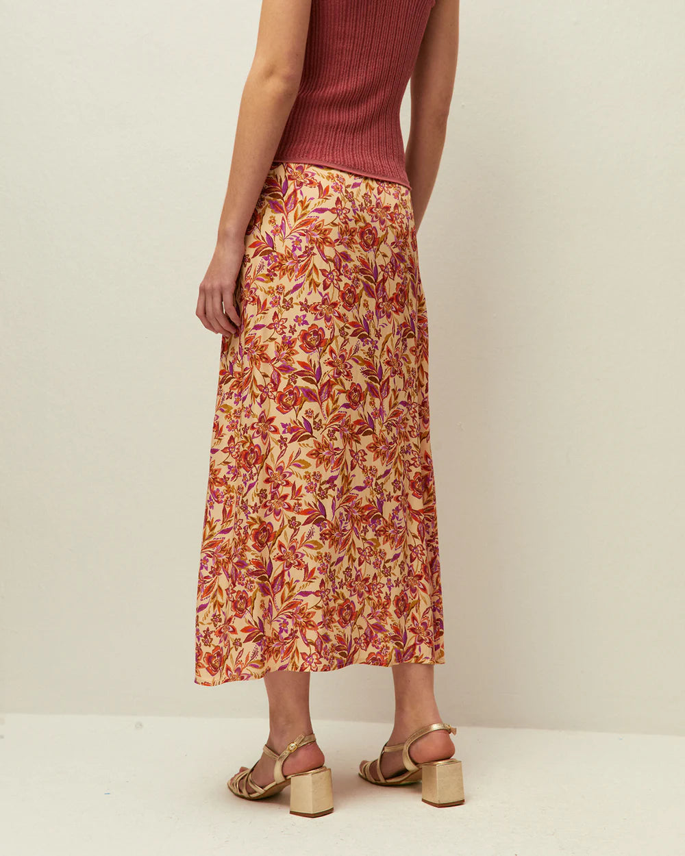FALDA CON ESTAMPADO FLORAL