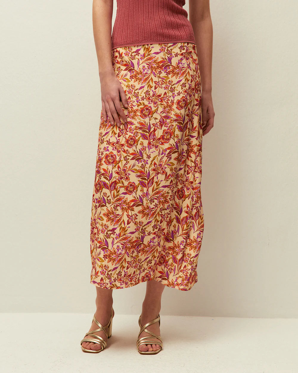 FALDA CON ESTAMPADO FLORAL