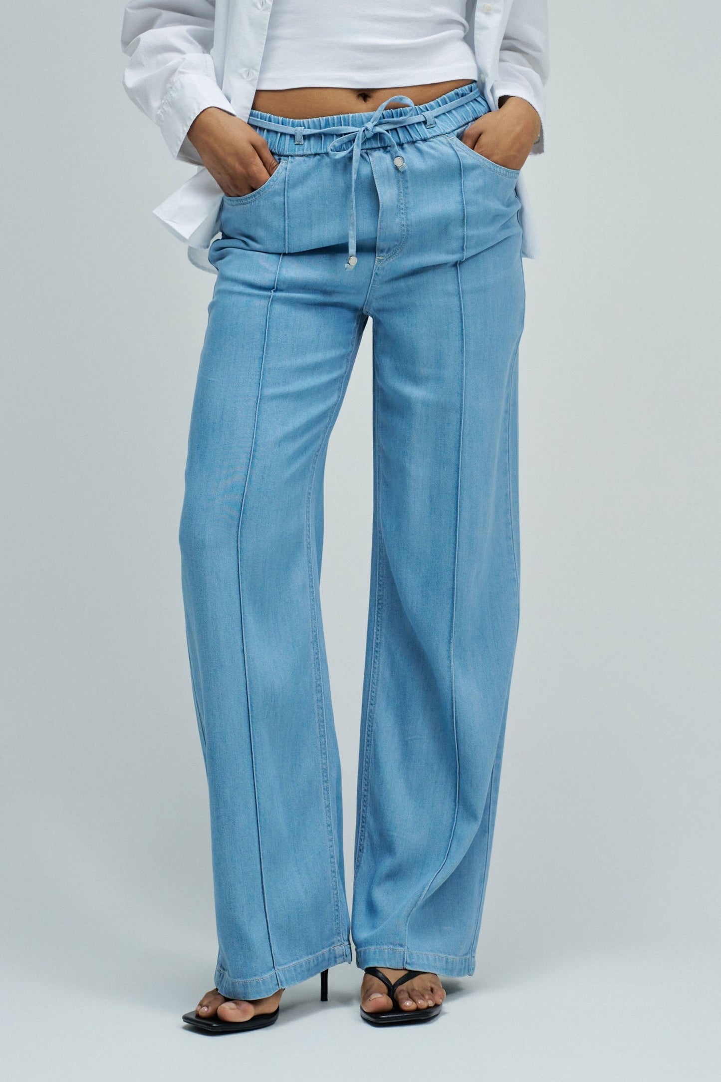 JEANS TIPO JOGGER EN TENCEL