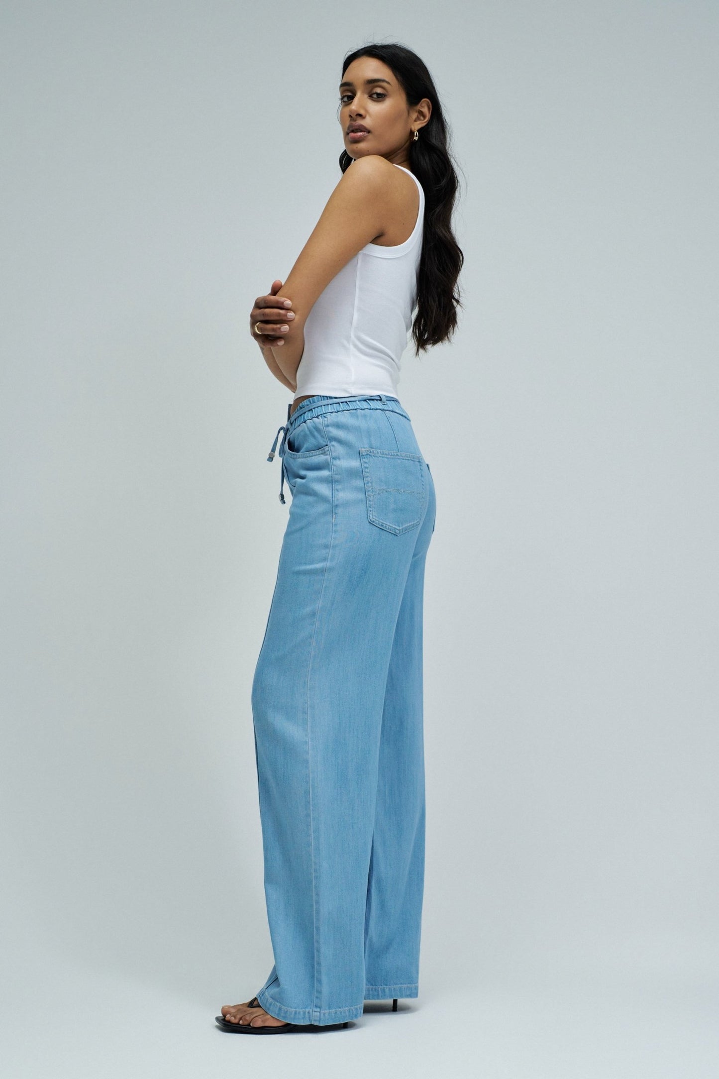 JEANS TIPO JOGGER EN TENCEL