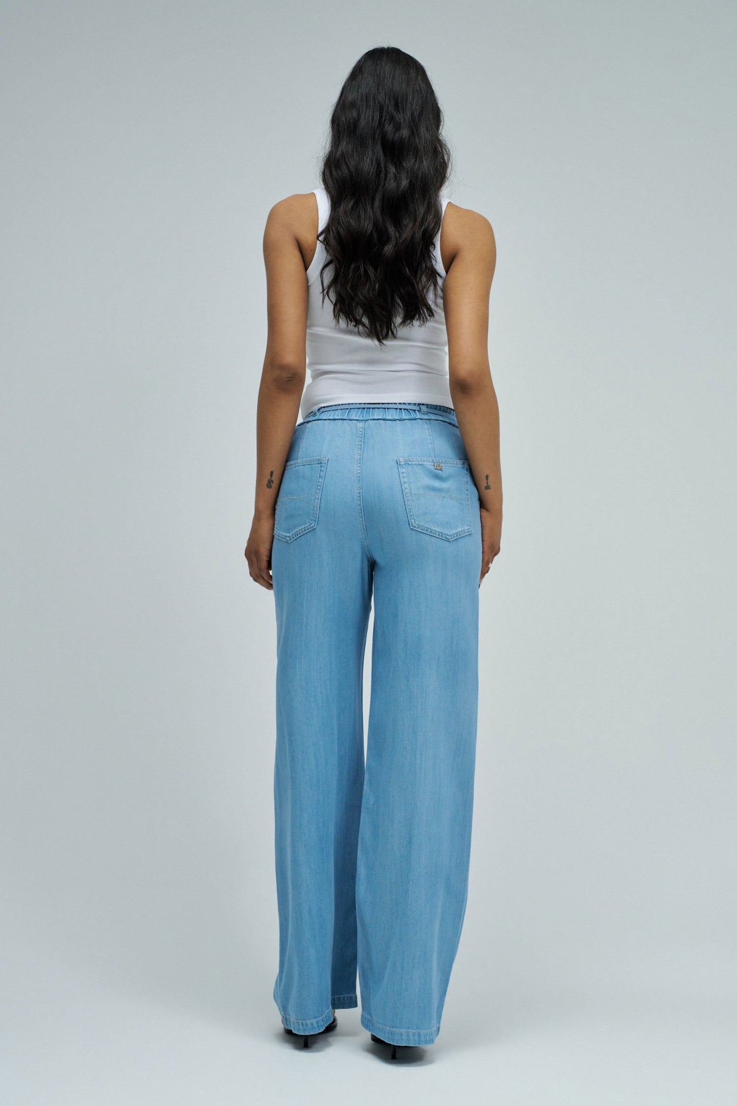 JEANS TIPO JOGGER EN TENCEL