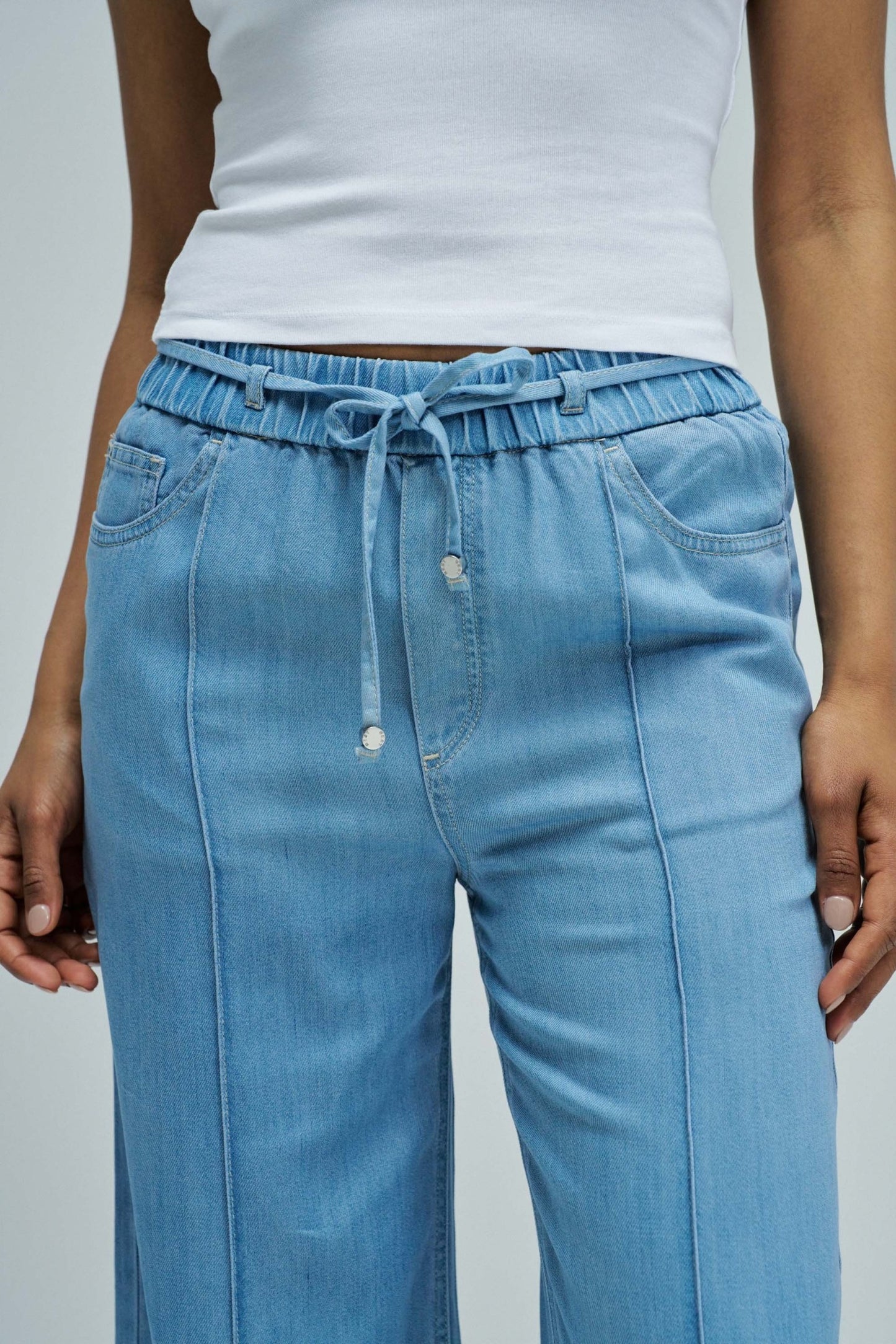 JEANS TIPO JOGGER EN TENCEL