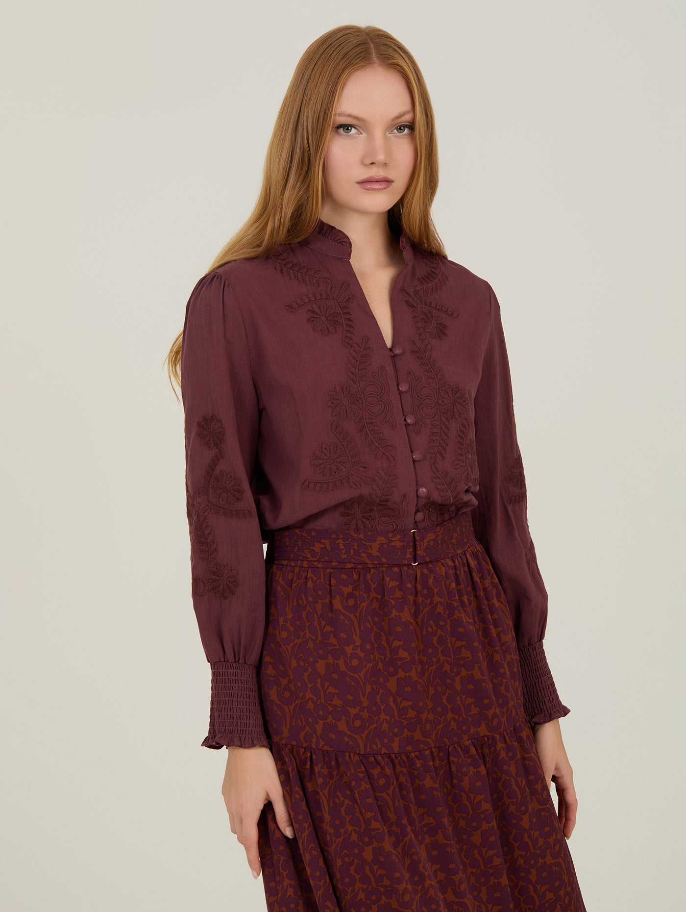 BLUSA BORDADA AL TONO