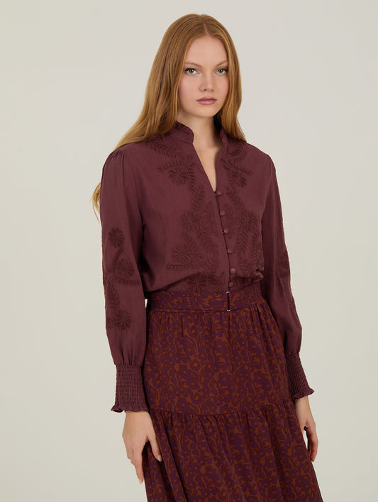 BLUSA BORDADA AL TONO