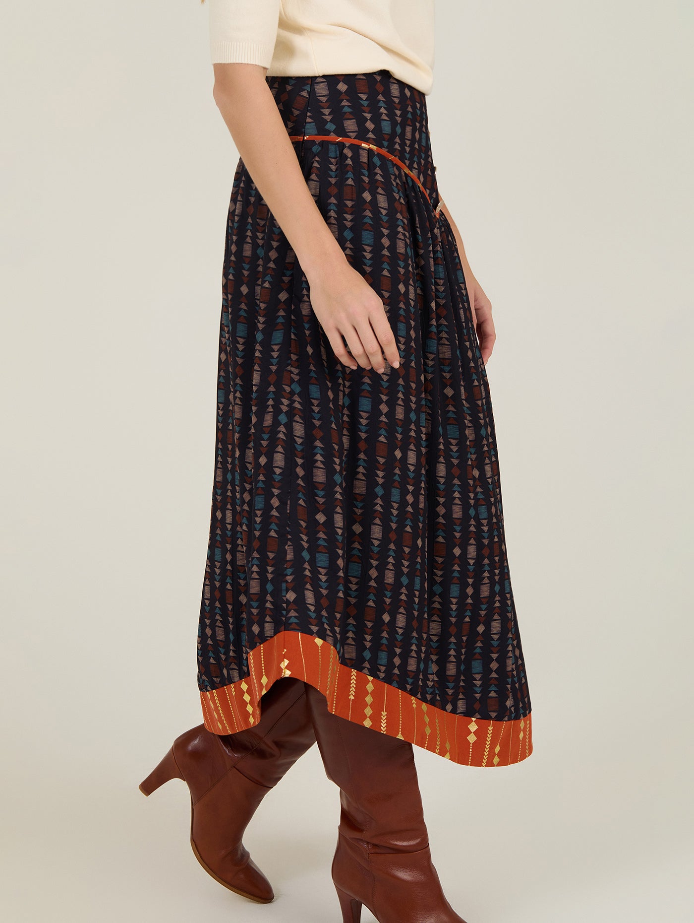 MAXI FALDA ASIMÉTRICA