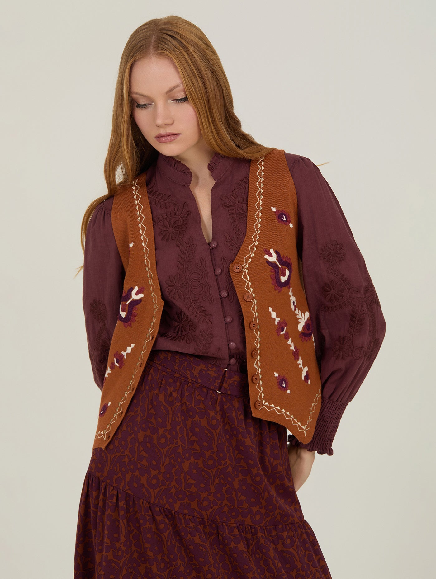 CHALECO DE PUNTO BORDADO