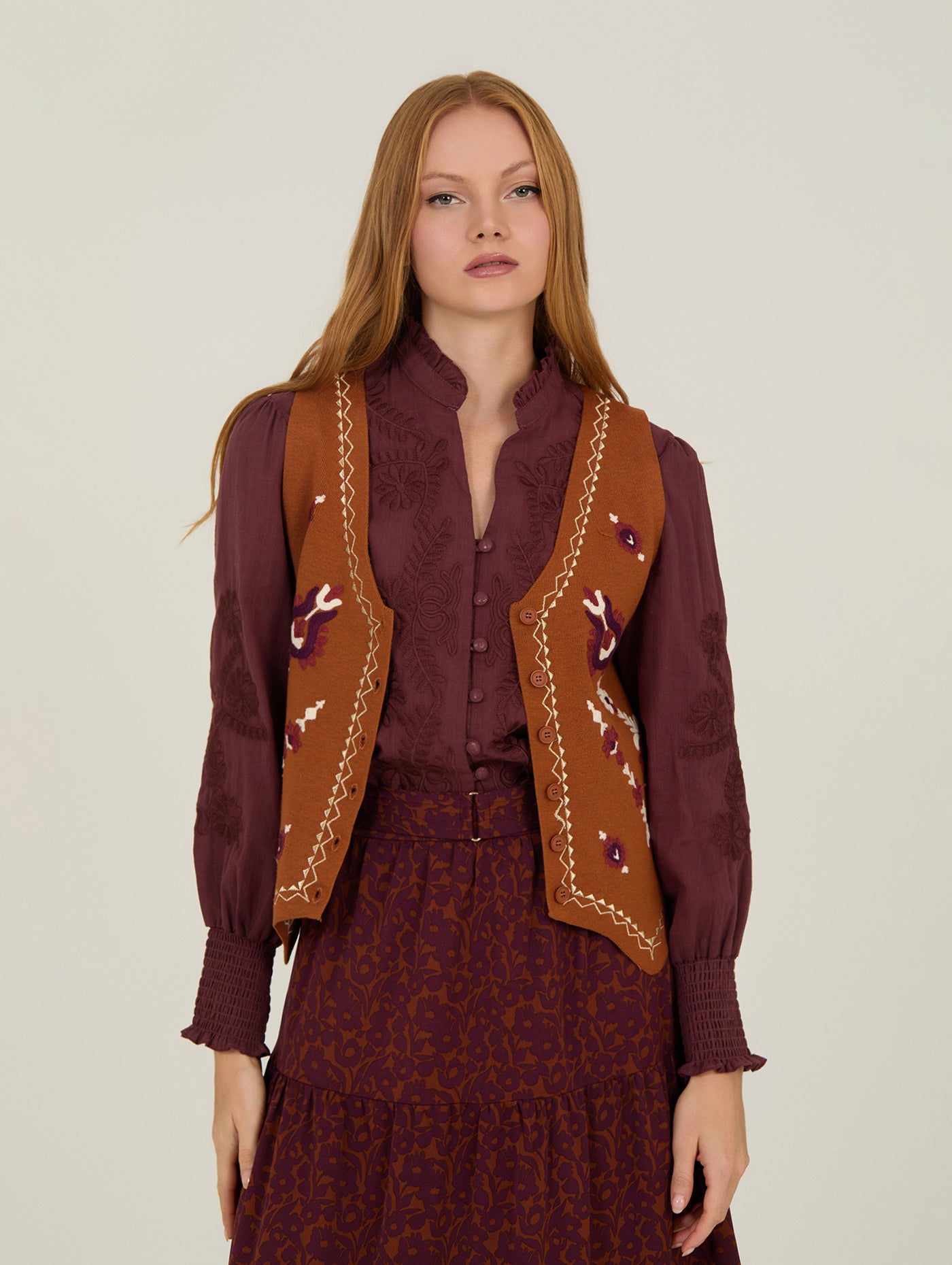 CHALECO DE PUNTO BORDADO