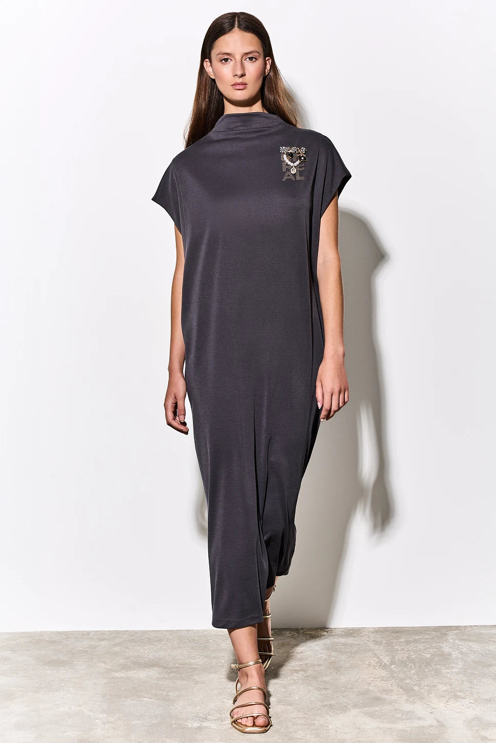 MAXI VESTIDO CON BROCHE