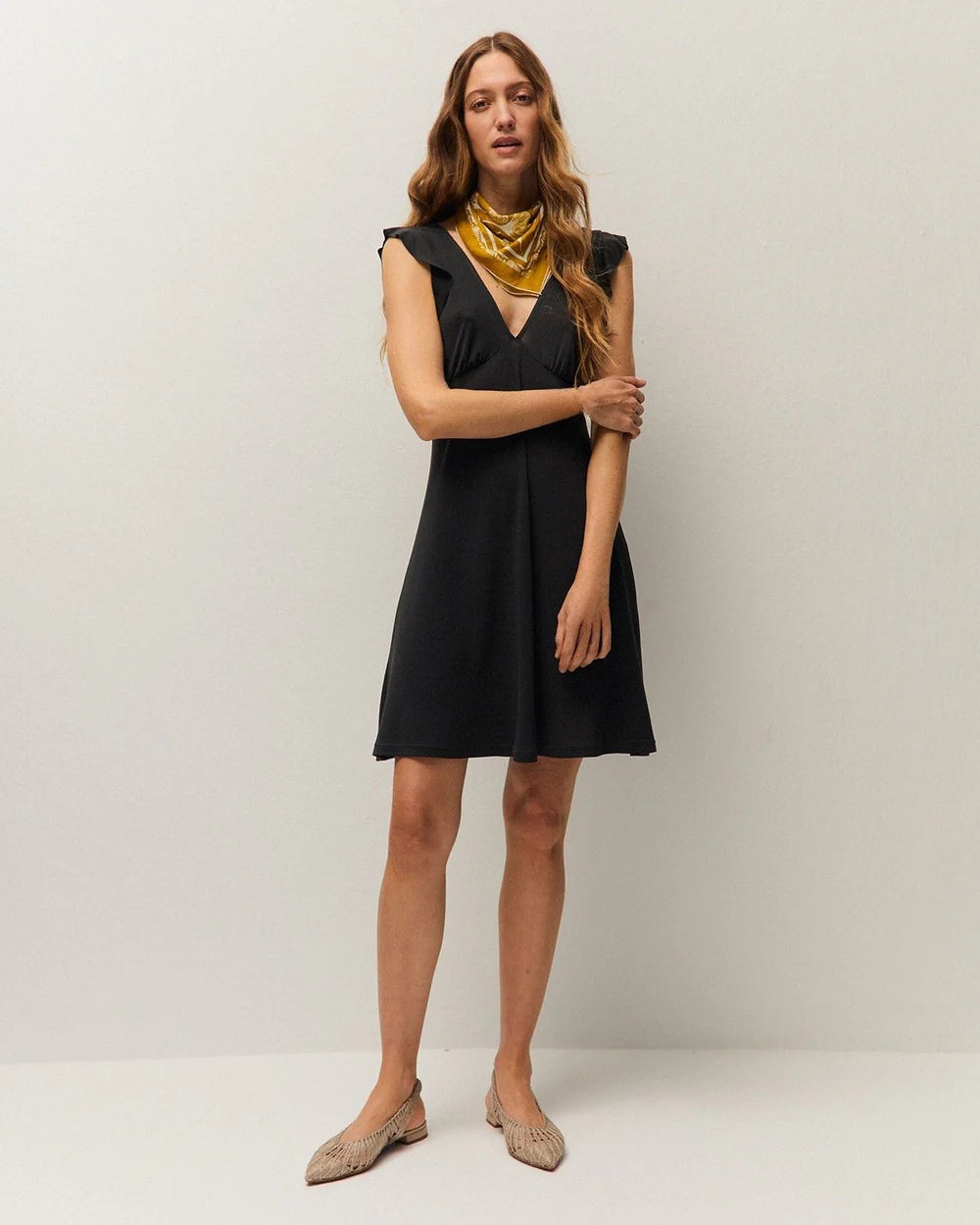 MINIVESTIDO CON VOLANTES