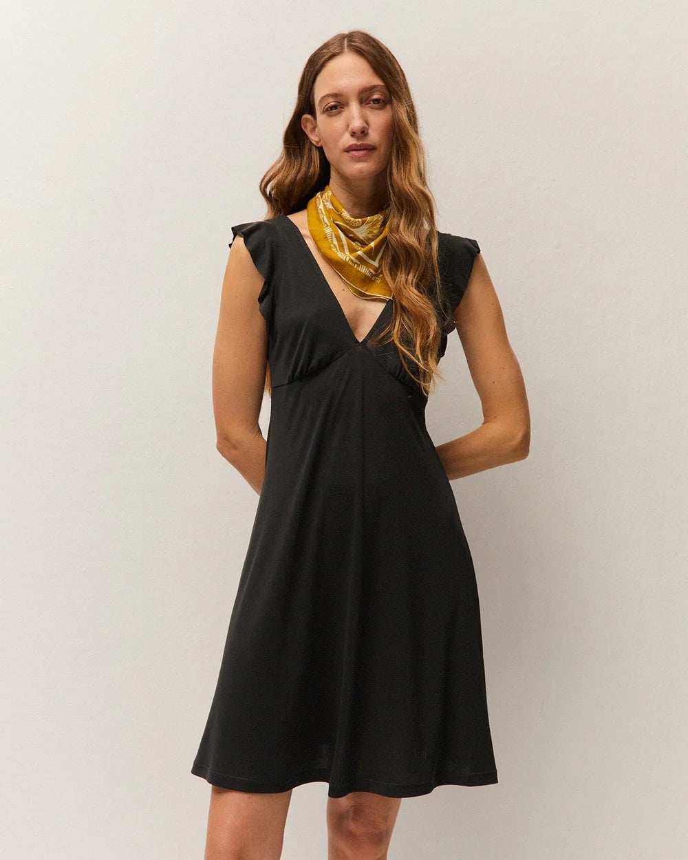 MINIVESTIDO CON VOLANTES