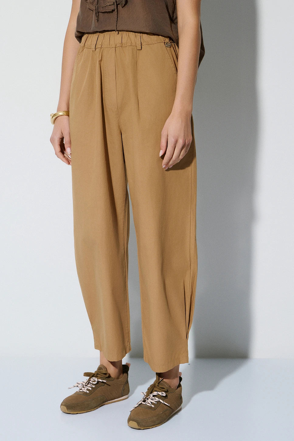 PANTALÓN TIPO BARREL CROP