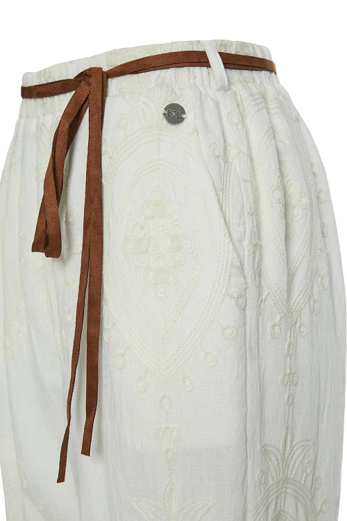 PANTALONES BORDADOS