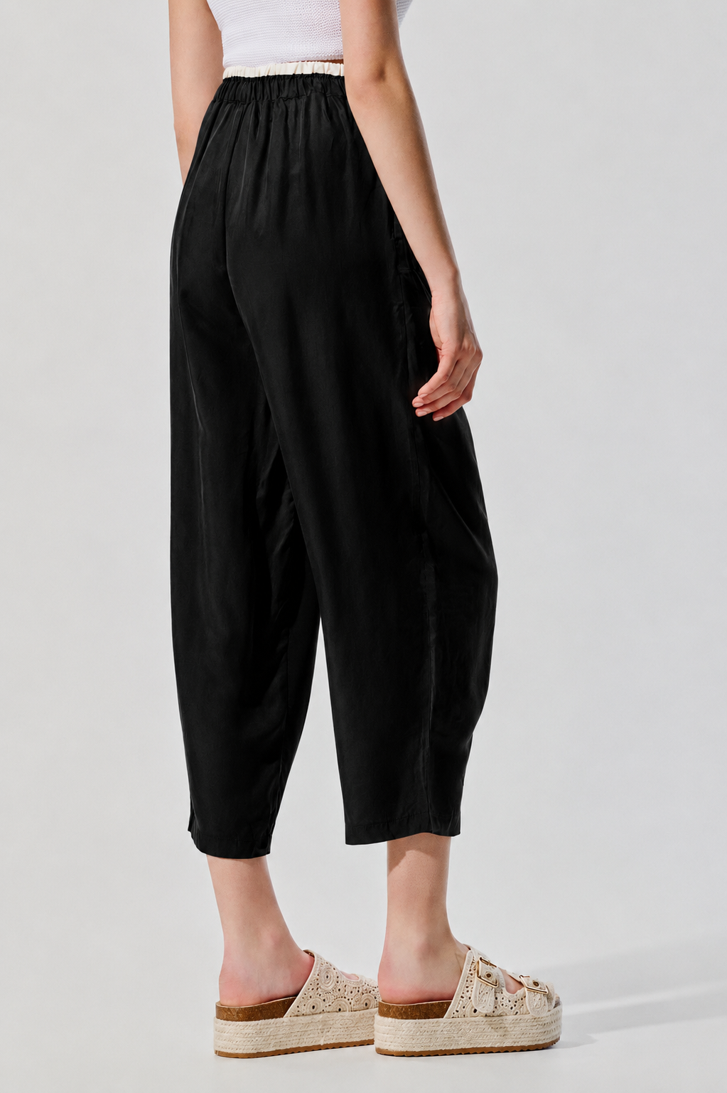 PANTALÓN CROP CUPRO