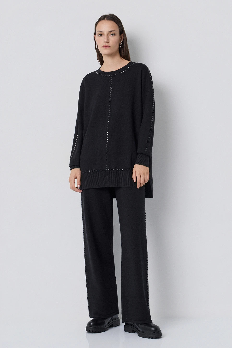 PANTALONES DE PUNTO CON TACHAS