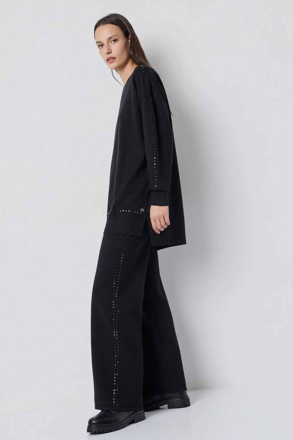 PANTALONES DE PUNTO CON TACHAS