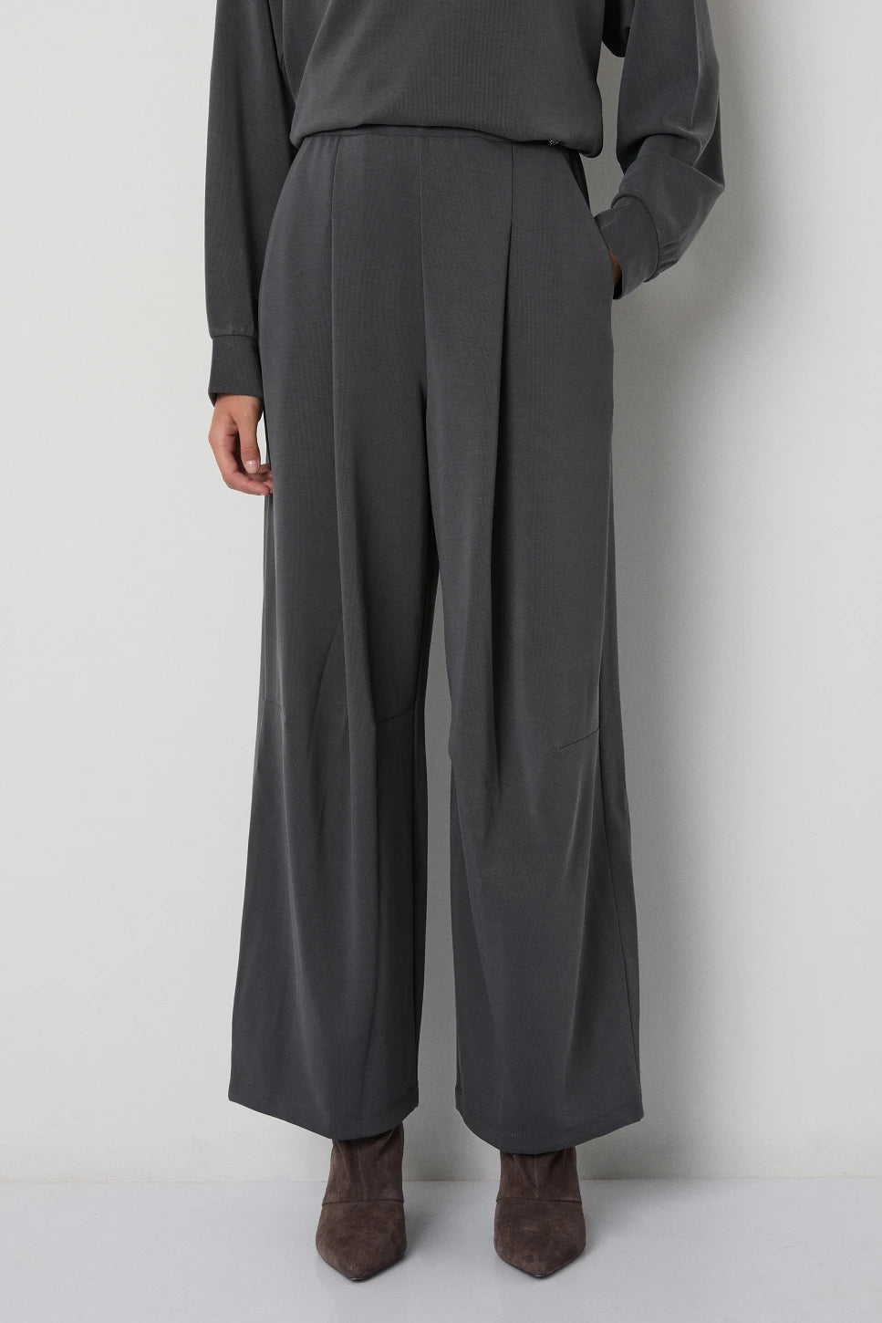 PANTALÓN TIPO JOGGER FLUIDO