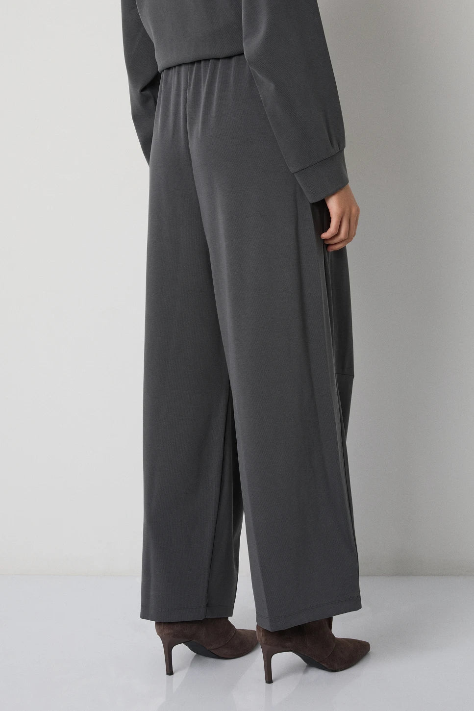 PANTALÓN TIPO JOGGER FLUIDO
