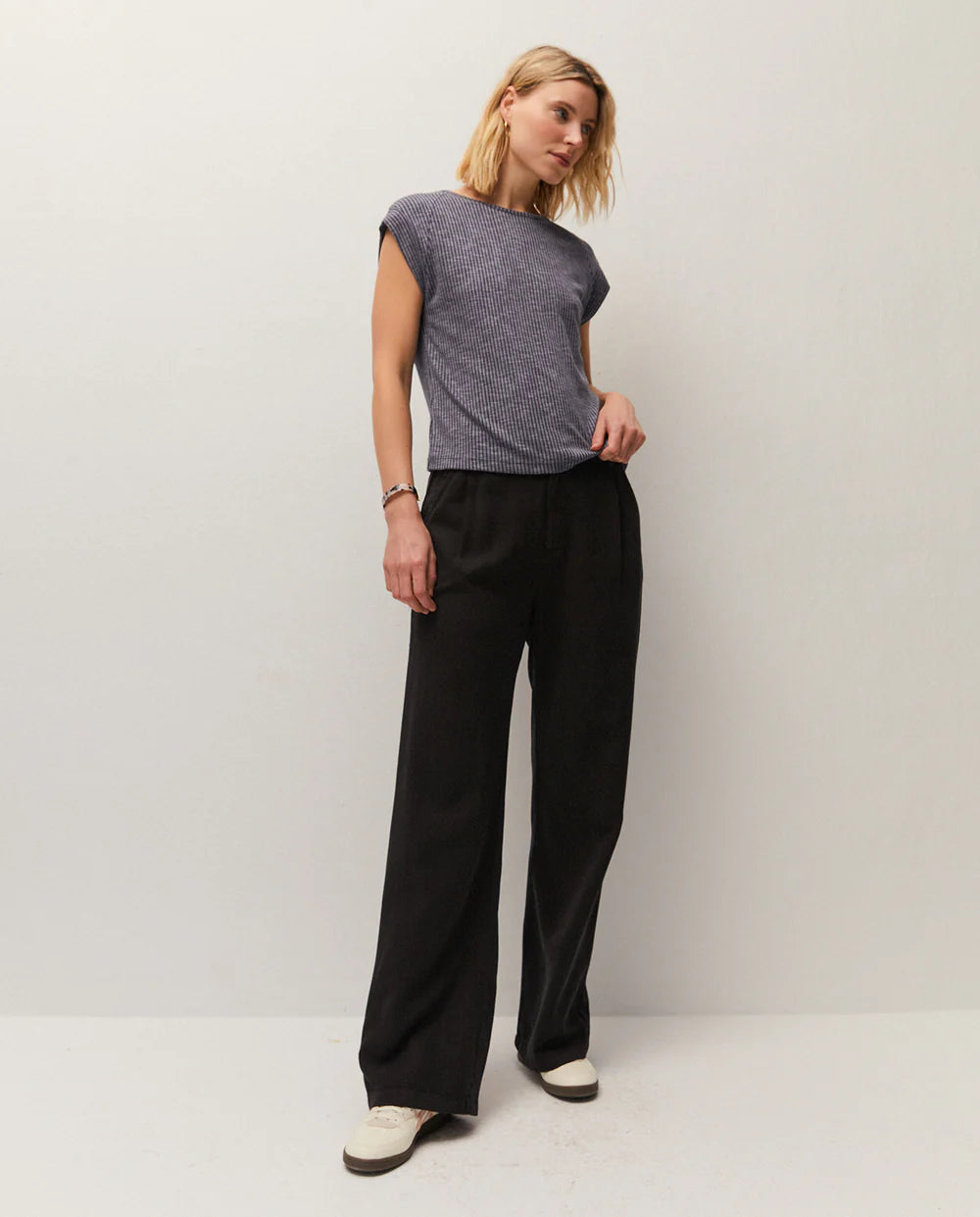 PANTALÓN DE PINZAS TENCEL