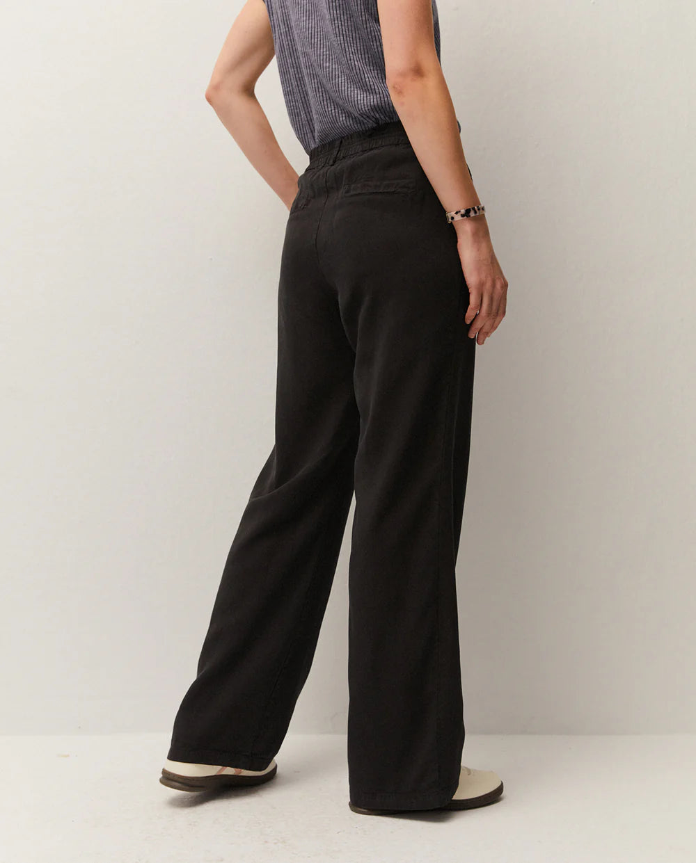 PANTALÓN DE PINZAS TENCEL