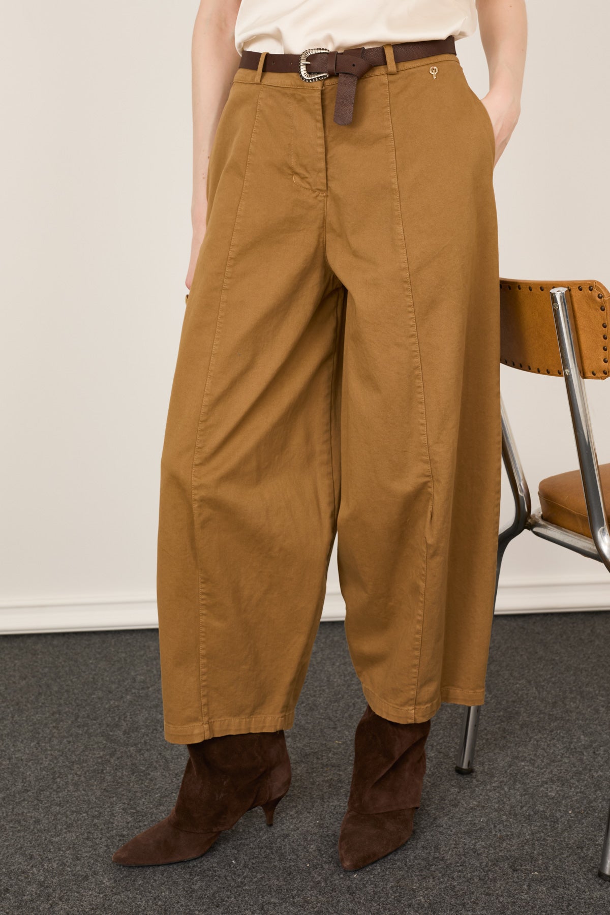 PANTAALÓN CHINO TIPO BARREL