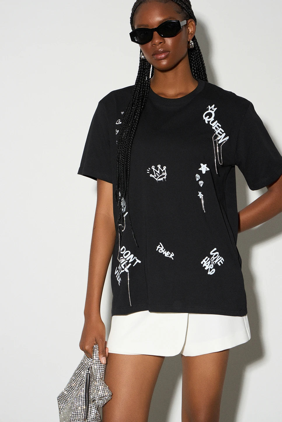 T-SHIRT QUEEN CON APLICACIONES
