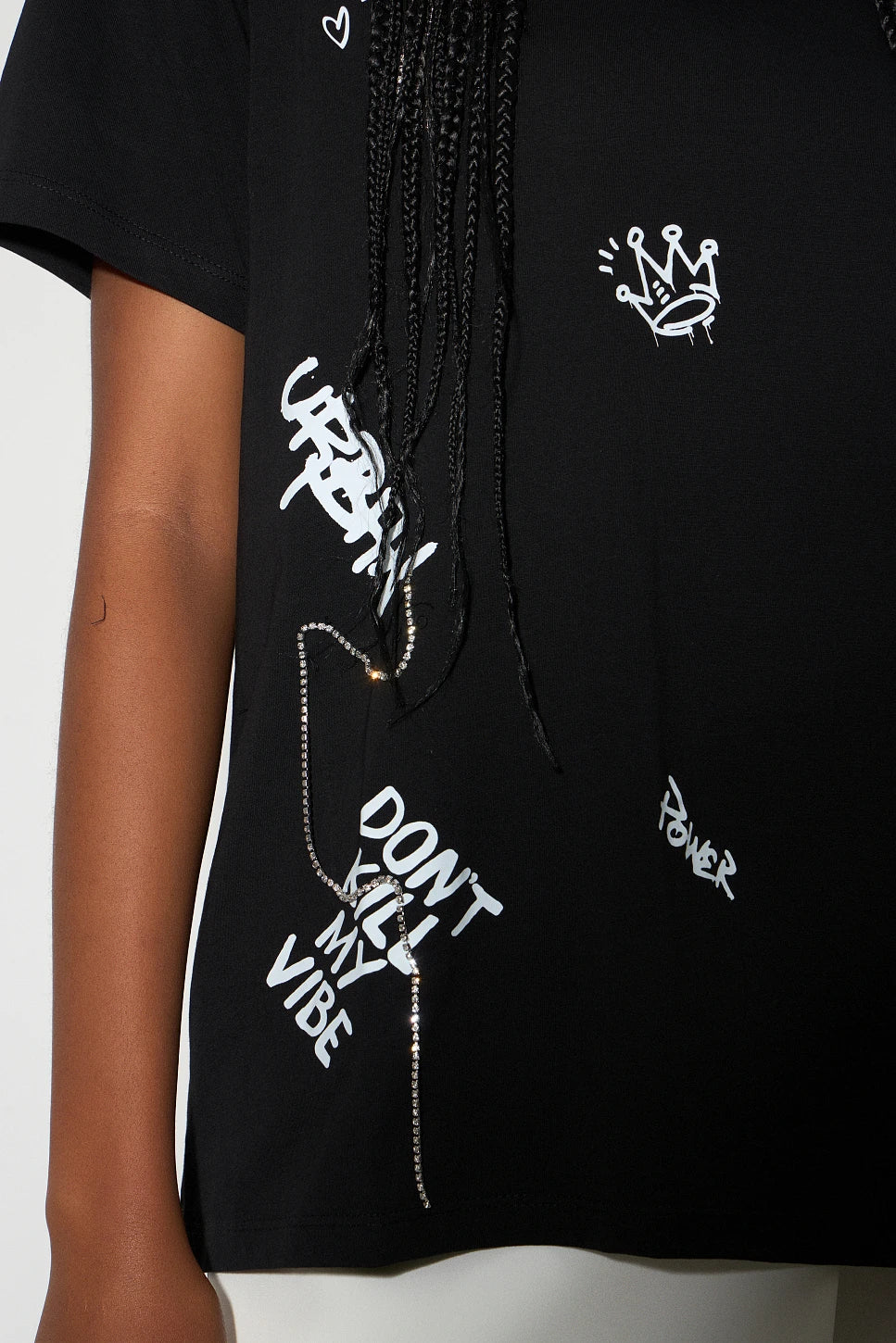 T-SHIRT QUEEN CON APLICACIONES