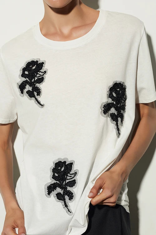 T-SHIRT ROSAS DE TUL