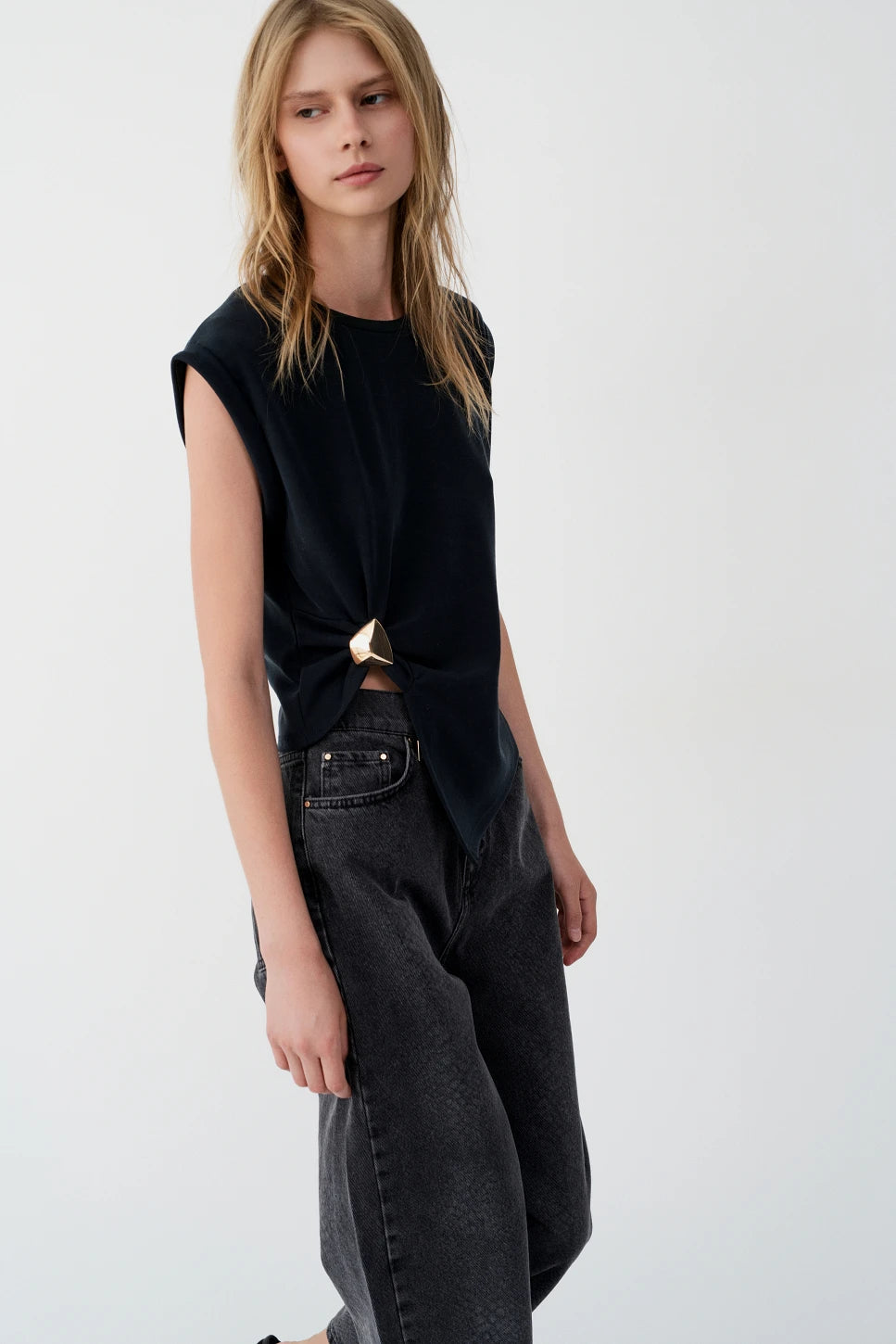 TOP CON BROCHE