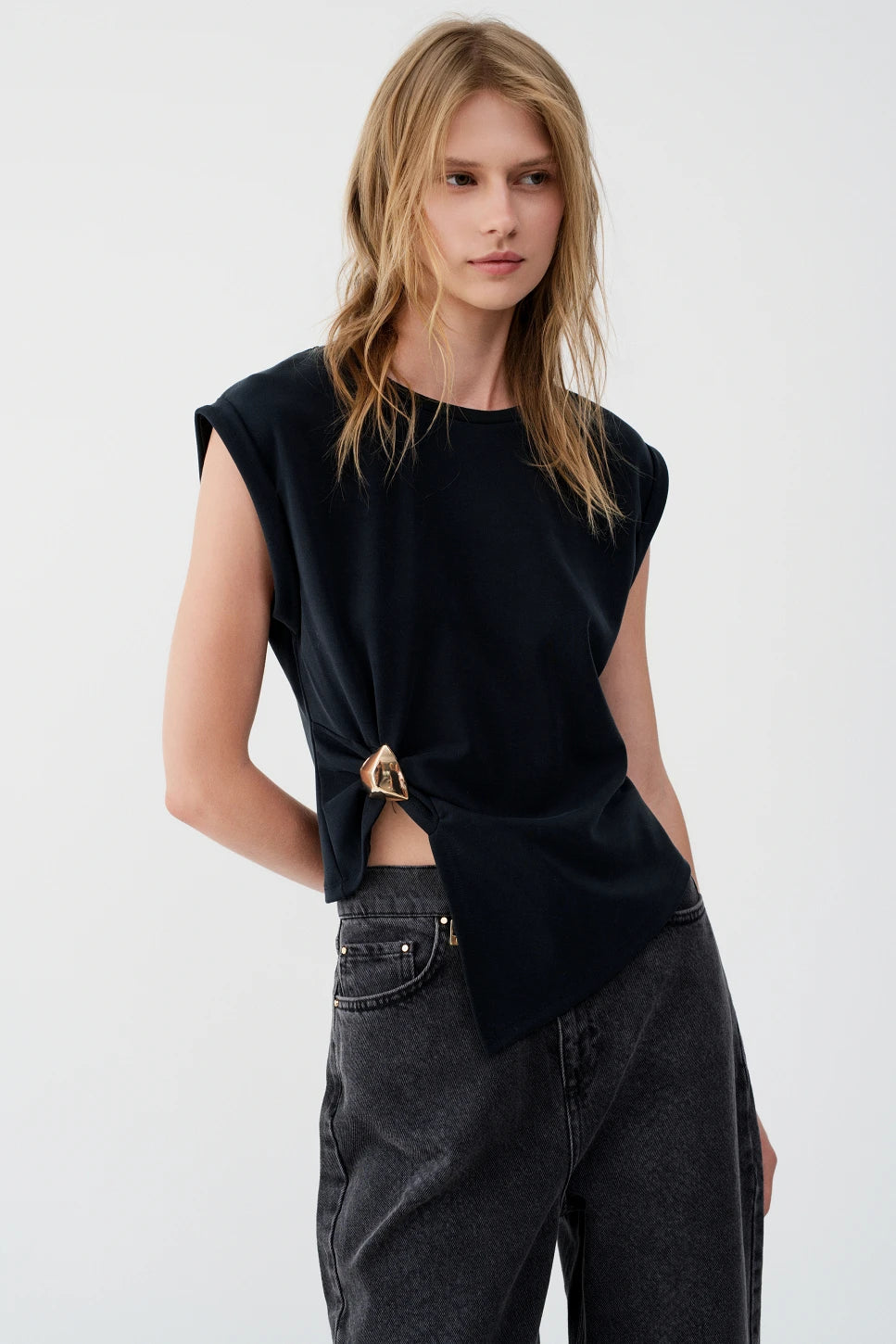 TOP CON BROCHE